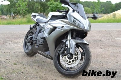 Honda CBR1000RR photo 8