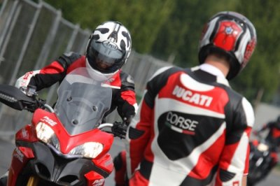    DUCATI RIDING EXPERIENCE 2013