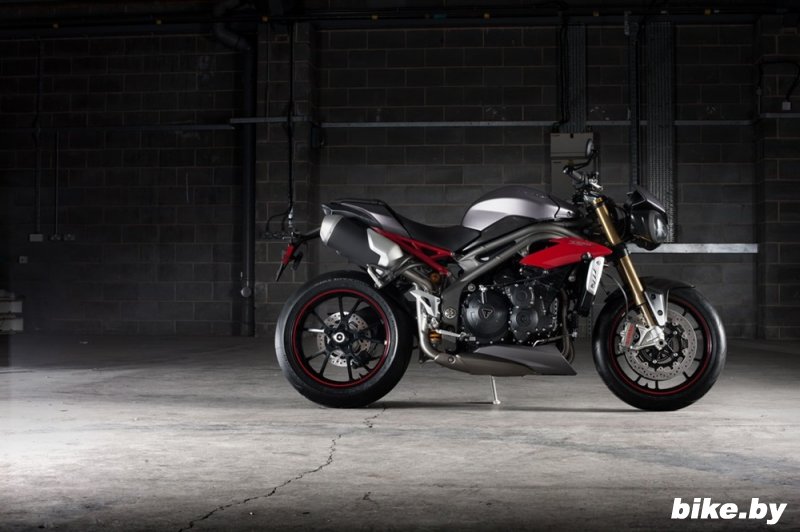   Triumph Speed Triple R / Speed Triple S 2016