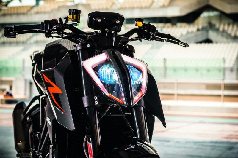 EICMA 2016:   KTM 1290 Super Duke R 2017